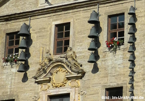 Bild: Glockenspiel am Rathaus